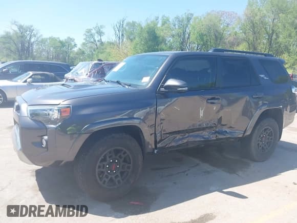✅ 2019 Toyota 4Runner SR5 • VIN: JTEBU5JR2K5679312 • Lot: 42084626. Wystawiony na IAAI z przebiegiem 31 762 mil. Bezpłatny archiwum sprzedaży aukcyjnych z USA i szczegółowy raport historii pojazdu na DreamBid. Zdjęcie 6.