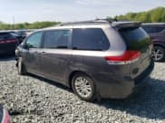 ✅ 2013 Toyota Sienna XLE AAS • VIN: 5TDYK3DC0DS306024 • Лот: 56748315. Опубликован ранее на Copart с пробегом 113 026 миль. Бесплатный доступ к архиву аукционных продаж из США и подробный отчёт об истории автомобиля на DreamBid. Изображение 2.