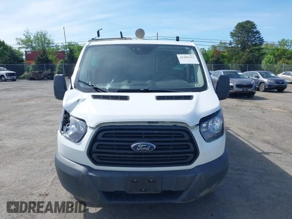 ✅ 2018 Ford Transit • VIN: 1FTYR2YM3JKB17637 • Lot: 42281111. Wystawiony na IAAI z przebiegiem 140 894 mil. Bezpłatny archiwum sprzedaży aukcyjnych z USA i szczegółowy raport historii pojazdu na DreamBid. Zdjęcie 12.