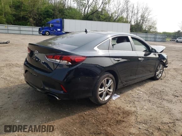 ✅ 2018 Hyundai Sonata Limited • VIN: 5NPE34AF3JH635550 • Lot: 51984463. Listed on Copart with 46,398 mi. Free auction sales archive from the USA and detailed vehicle history report at DreamBid. Image 3.