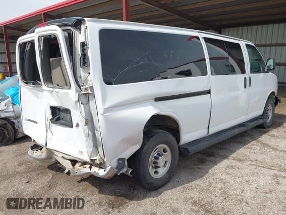 ✅ 2019 Chevrolet Express Passenger LT • VIN: 1GAZGPFG7K1201240 • Lot: 42419677. Wystawiony na IAAI z przebiegiem 190 781 mil. Bezpłatny archiwum sprzedaży aukcyjnych z USA i szczegółowy raport historii pojazdu na DreamBid. Zdjęcie 4.