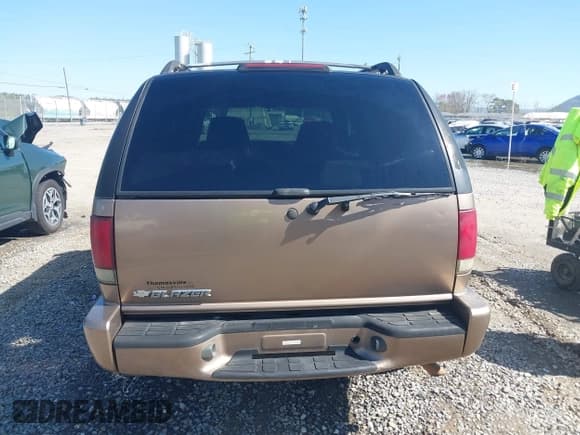 ✅ 2004 Chevrolet Blazer LS • VIN: 1GNDT13X24K167825 • Lot: 41976732. Wystawiony na IAAI z przebiegiem 142 647 mil. Bezpłatny archiwum sprzedaży aukcyjnych z USA i szczegółowy raport historii pojazdu na DreamBid. Zdjęcie 17.