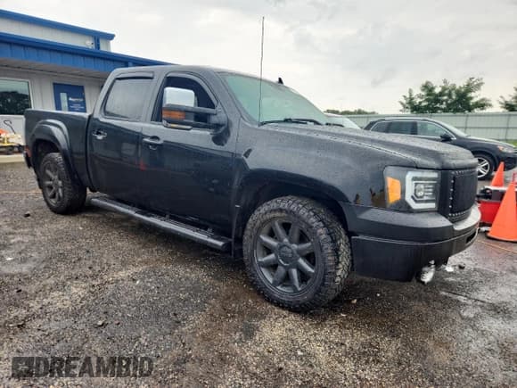 ✅ 2007 GMC Sierra Denali • VIN: 2GTEK638371677188 • Lot: 70788415. Listed on Copart with 132,316 mi. Free auction sales archive from the USA and detailed vehicle history report at DreamBid. Image 4.