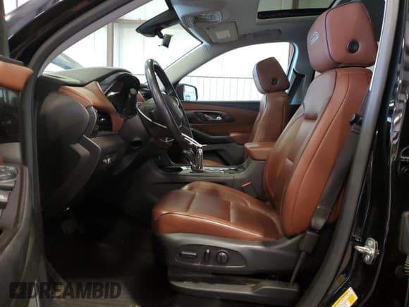 ✅ 2020 Chevrolet Traverse High Country • VIN: 1GNEVNKW2LJ201863 • Lot: 70786704. Wystawiony na Copart z przebiegiem 82 530 mil. Bezpłatny archiwum sprzedaży aukcyjnych z USA i szczegółowy raport historii pojazdu na DreamBid. Zdjęcie 7.