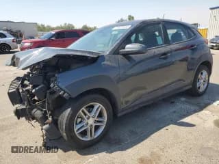✅ 2020 Hyundai Kona SE • VIN: KM8K12AA3LU540783 • Лот: 70879185. Опубликован ранее на Copart с пробегом 112 729 миль. Бесплатный доступ к архиву аукционных продаж из США и подробный отчёт об истории автомобиля на DreamBid. Изображение 1.