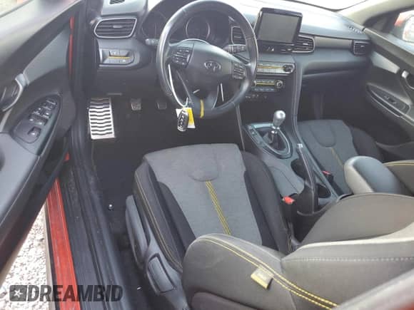 2019 Hyundai Veloster Turbo R-Spec z VIN KMHTH6AB0KU018904, wystawiony jako Copart lot #77223314 z przebiegiem 82 877 mil mil oraz Szkoda całkowita • Salvage title. Historia ofert i sprzedaży dostępna na DreamBid. Obrazek 8.