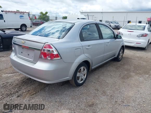 ✅ 2010 Chevrolet Aveo 1LT • VIN: KL1TD5DE2AB112915 • Lot: 43027992. Listed on IAAI with 122,569 mi. Free auction sales archive from the USA and detailed vehicle history report at DreamBid. Image 4.
