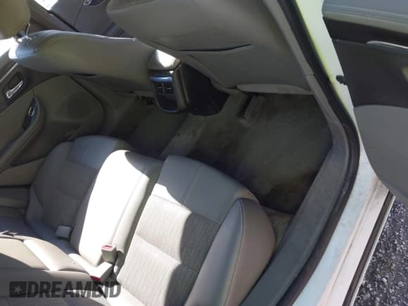 ✅ 2015 Chevrolet Impala LT • VIN: 2G1125S35F9186242 • Лот: 43653091. Опубликован ранее на IAAI с пробегом 259 518 миль. Бесплатный доступ к архиву аукционных продаж из США и подробный отчёт об истории автомобиля на DreamBid. Изображение 8.