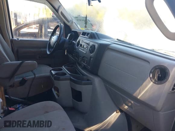 ✅ 2012 Ford Econoline Passenger XL • VIN: 1FBSS3BL1CDA88490 • Lot: 43065870. Wystawiony na IAAI z przebiegiem 133 453 mil. Bezpłatny archiwum sprzedaży aukcyjnych z USA i szczegółowy raport historii pojazdu na DreamBid. Zdjęcie 5.