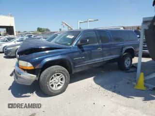 2001 Dodge Dakota Sport z VIN 1B7GG22N01S270009, wystawiony jako Copart lot #70438494 z przebiegiem Nie podano mil oraz Szkoda całkowita • Salvage title. Historia ofert i sprzedaży dostępna na DreamBid. Obrazek 1.
