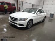 ✅ 2017 Mercedes-Benz C 300 • VIN: 55SWF4KB8HU180340 • Lot: 41613092. Wystawiony na IAAI z przebiegiem 82 818 mil. Bezpłatny archiwum sprzedaży aukcyjnych z USA i szczegółowy raport historii pojazdu na DreamBid. Zdjęcie 18.