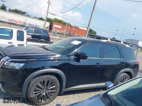 ✅ 2022 Nissan Pathfinder SL • VIN: 5N1DR3CB3NC205755 • Lot: 43245566. Wystawiony na IAAI z przebiegiem 81 311 mil. Bezpłatny archiwum sprzedaży aukcyjnych z USA i szczegółowy raport historii pojazdu na DreamBid. Zdjęcie 15.