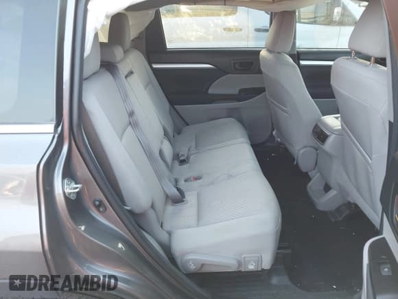 ✅ 2018 Toyota Highlander LE Plus • VIN: 5TDZZRFH1JS254295 • Lot: 43763432. Wystawiony na IAAI z przebiegiem 90 210 mil. Bezpłatny archiwum sprzedaży aukcyjnych z USA i szczegółowy raport historii pojazdu na DreamBid. Zdjęcie 8.