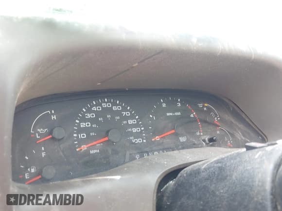 ✅ 2003 Ford F-250 XL • VIN: 1FTNW21F83EA73661 • Lot: 43517011. Wystawiony na IAAI z przebiegiem Nie podano. Bezpłatny archiwum sprzedaży aukcyjnych z USA i szczegółowy raport historii pojazdu na DreamBid. Zdjęcie 7.