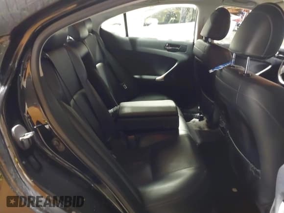 ✅ 2011 Lexus IS 350 • VIN: JTHCE5C22B5001213 • Lot: 41591512. Wystawiony na IAAI z przebiegiem 126 050 mil. Bezpłatny archiwum sprzedaży aukcyjnych z USA i szczegółowy raport historii pojazdu na DreamBid. Zdjęcie 8.