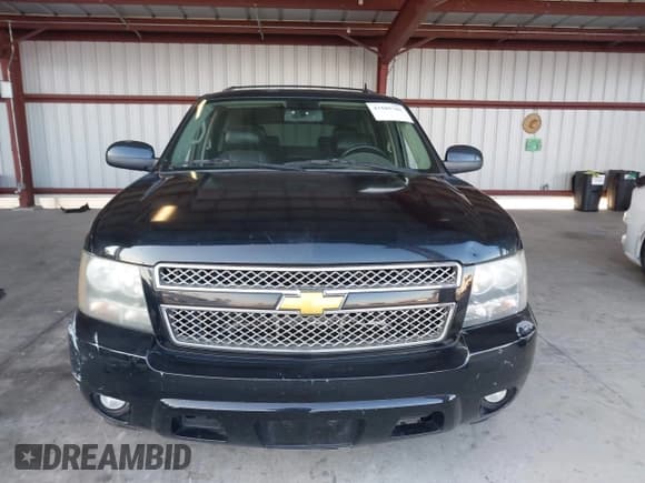 ✅ 2011 Chevrolet Suburban LT • VIN: 1GNSCJE06BR399016 • Lot: 43105701. Wystawiony na IAAI z przebiegiem 189 308 mil. Bezpłatny archiwum sprzedaży aukcyjnych z USA i szczegółowy raport historii pojazdu na DreamBid. Zdjęcie 12.