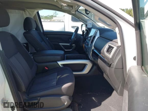 ✅ 2021 Nissan Titan SV • VIN: 1N6AA1EF8MN515385 • Lot: 43478054. Wystawiony na IAAI z przebiegiem 54 340 mil. Bezpłatny archiwum sprzedaży aukcyjnych z USA i szczegółowy raport historii pojazdu na DreamBid. Zdjęcie 5.