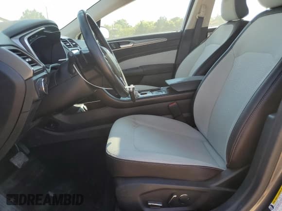 ✅ 2019 Ford Fusion SE • VIN: 3FA6P0HD7KR280375 • Lot: 80432465. Wystawiony na Copart z przebiegiem 99 729 mil. Bezpłatny archiwum sprzedaży aukcyjnych z USA i szczegółowy raport historii pojazdu na DreamBid. Zdjęcie 7.