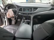 ✅ 2019 Buick Enclave Essence • VIN: 5GAERBKW6KJ180835 • Lot: 82154325. Wystawiony na Copart z przebiegiem 168 711 mil. Bezpłatny archiwum sprzedaży aukcyjnych z USA i szczegółowy raport historii pojazdu na DreamBid. Zdjęcie 8.