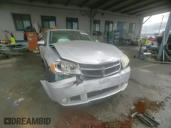 ✅ 2010 Dodge Avenger R/T • VIN: 1B3CC5FB6AN181945 • Лот: 43030325. Опубликован ранее на Copart с пробегом 97 771 миль. Бесплатный доступ к архиву аукционных продаж из США и подробный отчёт об истории автомобиля на DreamBid. Изображение 10.