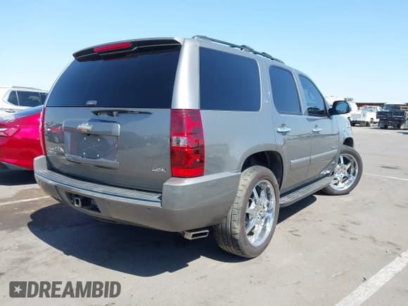 ✅ 2009 Chevrolet Tahoe LTZ • VIN: 1GNFC33049R138302 • Lot: 42533296. Wystawiony na IAAI z przebiegiem 156 555 mil. Bezpłatny archiwum sprzedaży aukcyjnych z USA i szczegółowy raport historii pojazdu na DreamBid. Zdjęcie 4.