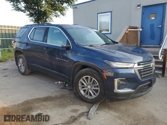 ✅ 2023 Chevrolet Traverse LT Cloth • VIN: 1GNEVGKWXPJ262654 • Lot: 70681294. Wystawiony na Copart z przebiegiem 32 537 mil. Bezpłatny archiwum sprzedaży aukcyjnych z USA i szczegółowy raport historii pojazdu na DreamBid. Zdjęcie 4.