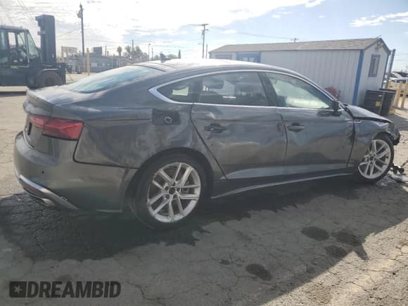 ✅ 2024 Audi A5 Sportback S line Premium Plus • VIN: WAUFACF53RA071001 • Лот: 86098045. Опубликован ранее на Copart с пробегом 22 911 миль. Бесплатный доступ к архиву аукционных продаж из США и подробный отчёт об истории автомобиля на DreamBid. Изображение 3.