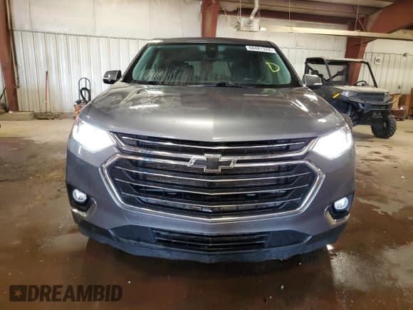 ✅ 2020 Chevrolet Traverse LT Cloth • VIN: 1GNEVGKW0LJ263144 • Lot: 68481324. Wystawiony na Copart z przebiegiem 68 176 mil. Bezpłatny archiwum sprzedaży aukcyjnych z USA i szczegółowy raport historii pojazdu na DreamBid. Zdjęcie 5.