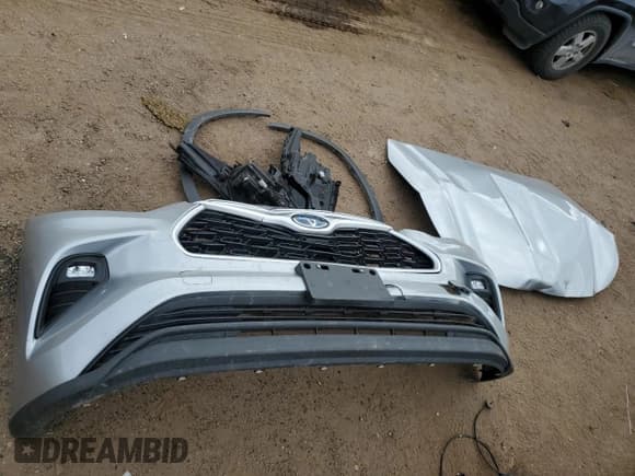 ✅ 2022 Toyota Highlander Hybrid LE • VIN: 5TDBBRCH6NS561171 • Lot: 85878485. Listed on Copart with 29,150 mi. Free auction sales archive from the USA and detailed vehicle history report at DreamBid. Image 13.