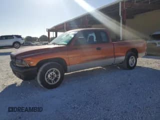 ✅ 2000 Dodge Dakota • VIN: 1B7GL22X2YS626466 • Lot: 49887805. Wystawiony na Copart z przebiegiem 141 121 mil. Bezpłatny archiwum sprzedaży aukcyjnych z USA i szczegółowy raport historii pojazdu na DreamBid. Zdjęcie 1.