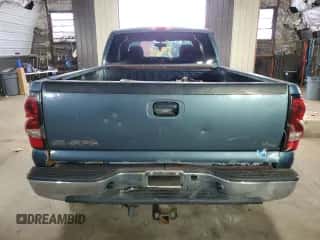 2006 Chevrolet Silverado 1500 Work Truck z VIN 1GCEK19VX6E164128, wystawiony jako Copart lot #89818625 z przebiegiem 174 390 mil mil oraz Czysty tytuł • Clean title. Historia ofert i sprzedaży dostępna na DreamBid. Obrazek 6.