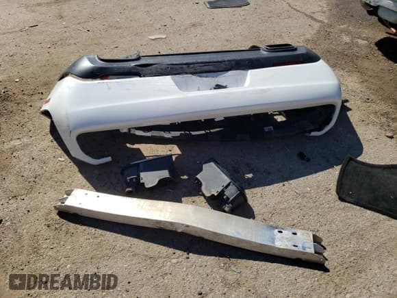 ✅ 2015 Dodge Challenger SXT Plus • VIN: 2C3CDZBG9FH700737 • Lot: 58145714. Wystawiony na Copart z przebiegiem 107 233 mil. Bezpłatny archiwum sprzedaży aukcyjnych z USA i szczegółowy raport historii pojazdu na DreamBid. Zdjęcie 12.