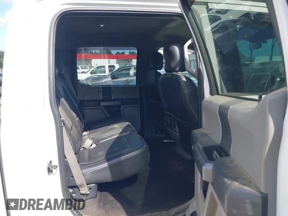 ✅ 2016 Ford F-150 XLT • VIN: 1FTEW1EGXGFC30765 • Lot: 43377680. Wystawiony na IAAI z przebiegiem 141 180 mil. Bezpłatny archiwum sprzedaży aukcyjnych z USA i szczegółowy raport historii pojazdu na DreamBid. Zdjęcie 8.