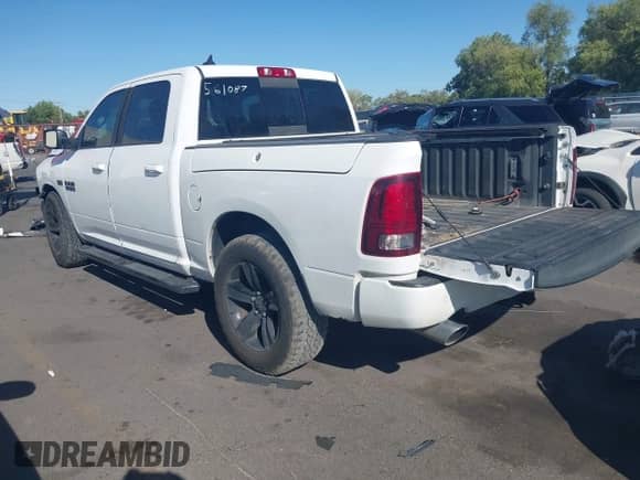 2017 Ram 1500 Night z VIN 1C6RR7MT0HS561087, wystawiony jako IAAI lot #43188191 z przebiegiem 138 239 mil mil oraz . Historia ofert i sprzedaży dostępna na DreamBid. Obrazek 3.