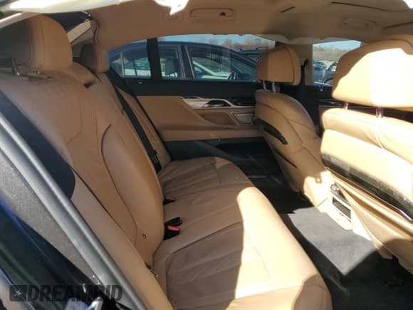 ✅ 2022 BMW 7 Series 740i xDrive • VIN: WBA7T4C01NCH98359 • Lot: 45058874. Wystawiony na Copart z przebiegiem Nie podano. Bezpłatny archiwum sprzedaży aukcyjnych z USA i szczegółowy raport historii pojazdu na DreamBid. Zdjęcie 10.