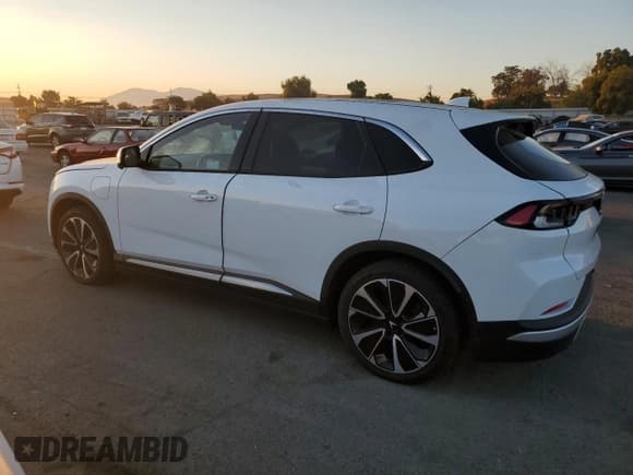 ✅ 2024 VinFast VF 8 Plus • VIN: RLLV1AFA5RH006664 • Lot: 73703534. Wystawiony na Copart z przebiegiem 4 432 mil. Bezpłatny archiwum sprzedaży aukcyjnych z USA i szczegółowy raport historii pojazdu na DreamBid. Zdjęcie 2.