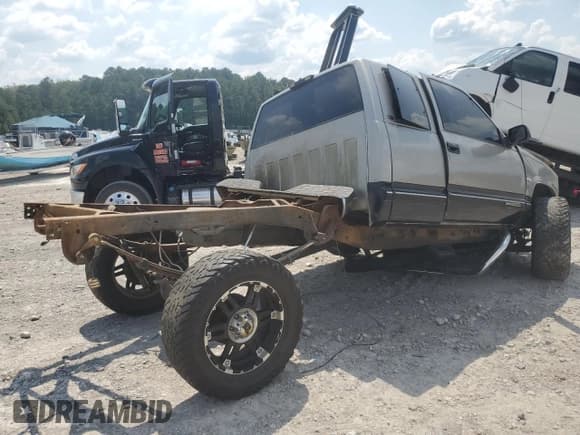 ✅ 1998 GMC Sierra 1500 • VIN: 2GTEK19R7W1505120 • Лот: 71555485. Опубликован ранее на Copart с пробегом Не указан. Бесплатный доступ к архиву аукционных продаж из США и подробный отчёт об истории автомобиля на DreamBid. Изображение 3.