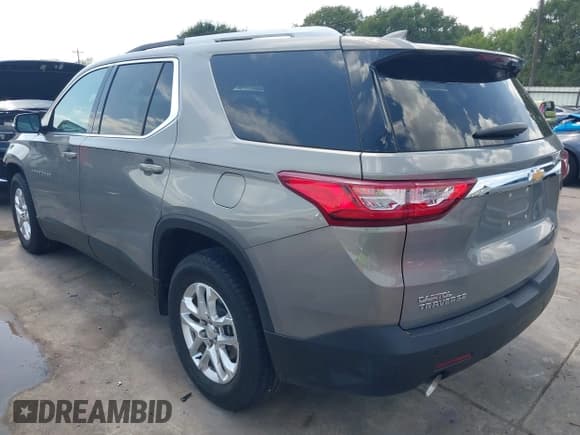 ✅ 2018 Chevrolet Traverse LT Cloth • VIN: 1GNERGKWXJJ266604 • Lot: 42862735. Wystawiony na IAAI z przebiegiem 21 815 mil. Bezpłatny archiwum sprzedaży aukcyjnych z USA i szczegółowy raport historii pojazdu na DreamBid. Zdjęcie 3.