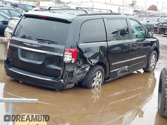 ✅ 2011 Chrysler Town & Country Touring • VIN: 2A4RR5DG8BR624570 • Lot: 43735088. Wystawiony na IAAI z przebiegiem 233 629 mil. Bezpłatny archiwum sprzedaży aukcyjnych z USA i szczegółowy raport historii pojazdu na DreamBid. Zdjęcie 4.