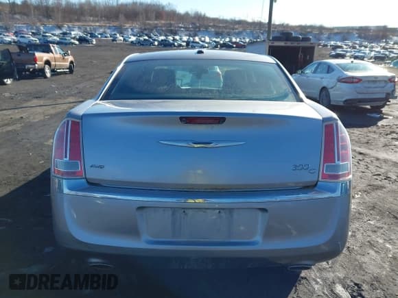 ✅ 2014 Chrysler 300 C • VIN: 2C3CCAKG2EH273274 • Lot: 41638665. Wystawiony na IAAI z przebiegiem 164 888 mil. Bezpłatny archiwum sprzedaży aukcyjnych z USA i szczegółowy raport historii pojazdu na DreamBid. Zdjęcie 16.