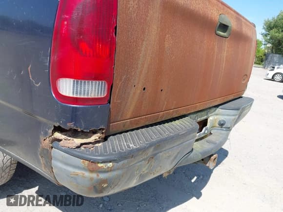 ✅ 2003 Ford F-150 XL • VIN: 1FTRX17W03NB84642 • Lot: 42141979. Listed on IAAI with 112,902 mi. Free auction sales archive from the USA and detailed vehicle history report at DreamBid. Image 13.