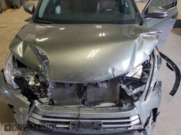 ✅ 2018 Toyota Highlander Limited • VIN: 5TDDZRFH8JS897561 • Lot: 47493225. Wystawiony na Copart z przebiegiem Nie podano. Bezpłatny archiwum sprzedaży aukcyjnych z USA i szczegółowy raport historii pojazdu na DreamBid. Zdjęcie 14.