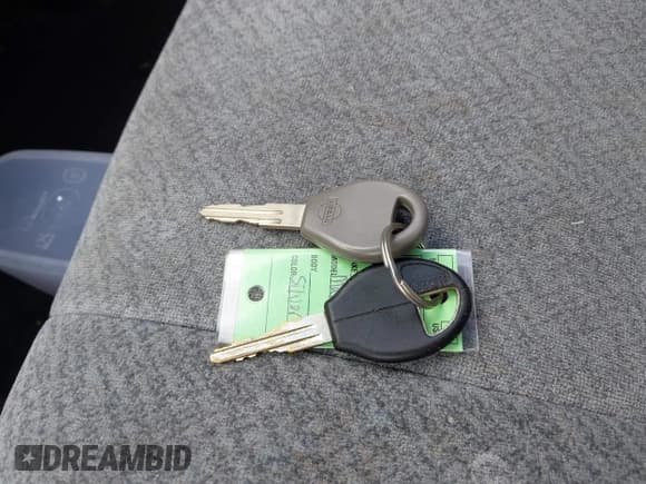 ✅ 1996 Nissan Maxima GXE • VIN: JN1CA21DXTT149299 • Лот: 42311065. Опубликован ранее на IAAI с пробегом 235 943 миль. Бесплатный доступ к архиву аукционных продаж из США и подробный отчёт об истории автомобиля на DreamBid. Изображение 11.