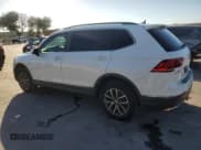 ✅ 2020 Volkswagen Tiguan SE • VIN: 3VV2B7AX6LM077904 • Lot: 92167605. Wystawiony na Copart z przebiegiem 152 947 mil. Bezpłatny archiwum sprzedaży aukcyjnych z USA i szczegółowy raport historii pojazdu na DreamBid. Zdjęcie 2.