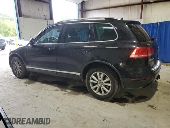 ✅ 2014 Volkswagen Touareg Sport • VIN: WVGEF9BP0ED008887 • Lot: 71643635. Listed on Copart with 233,433 mi. Free auction sales archive from the USA and detailed vehicle history report at DreamBid. Image 2.