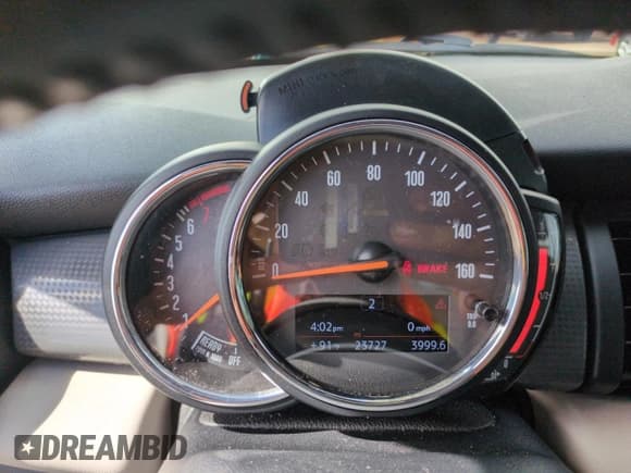 ✅ 2018 MINI Convertible Cooper • VIN: WMWWG5C54J3C68799 • Лот: 65716325. Опубликован ранее на Copart с пробегом 23 727 миль. Бесплатный доступ к архиву аукционных продаж из США и подробный отчёт об истории автомобиля на DreamBid. Изображение 9.