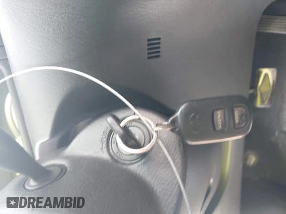 ✅ 2005 Toyota Corolla LE • VIN: 1NXBR32E95Z343216 • Lot: 43633396. Listed on IAAI with 299,999 mi. Free auction sales archive from the USA and detailed vehicle history report at DreamBid. Image 11.