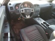 ✅ 2011 Dodge Challenger • VIN: 2B3CJ4DG7BH570893 • Lot: 42389315. Wystawiony na Copart z przebiegiem 131 889 mil. Bezpłatny archiwum sprzedaży aukcyjnych z USA i szczegółowy raport historii pojazdu na DreamBid. Zdjęcie 8.