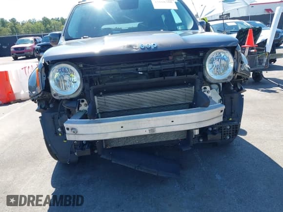 ✅ 2017 Jeep Renegade Latitude • VIN: ZACCJABB9HPF72060 • Lot: 43168388. Wystawiony na IAAI z przebiegiem 54 259 mil. Bezpłatny archiwum sprzedaży aukcyjnych z USA i szczegółowy raport historii pojazdu na DreamBid. Zdjęcie 6.