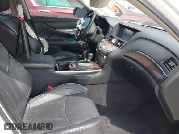 ✅ 2018 Infiniti Q70 Luxe • VIN: JN1BY1PP7JM330399 • Lot: 42028103. Listed on IAAI with 95,527 mi. Free auction sales archive from the USA and detailed vehicle history report at DreamBid. Image 5.